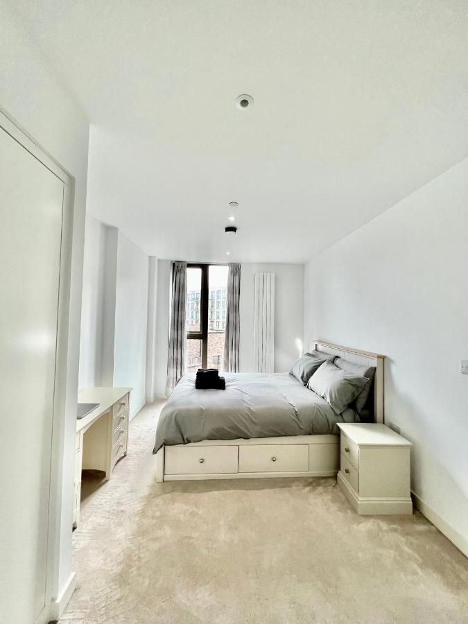 Luxury 2 Bedroom 2 Bathroom Apartment - London City Airport Экстерьер фото