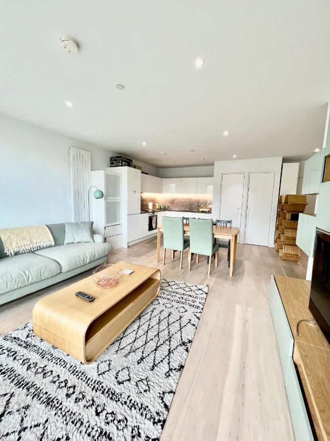 Luxury 2 Bedroom 2 Bathroom Apartment - London City Airport Экстерьер фото
